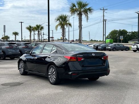 Used 2024 Nissan Altima 2.5 SV FWD image 3