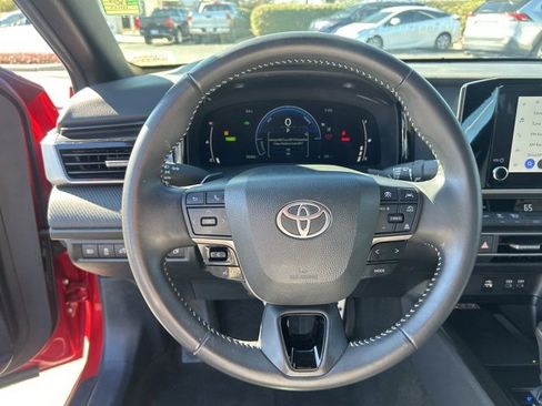 Used 2025 Toyota Camry SE image 18