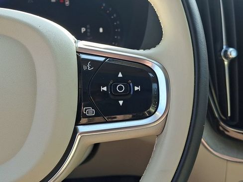 Used 2023 Volvo XC60 B5 Plus AWD/4WD image 23