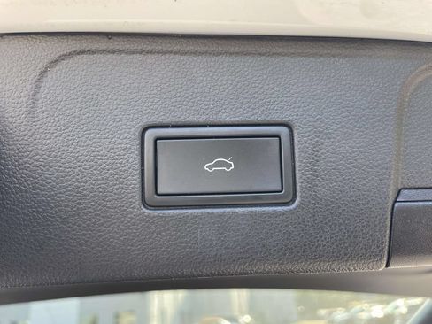 Certified 2023 Volkswagen Atlas SE FWD image 11