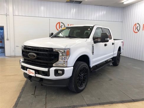 Used 2022 Ford F250 XLT w/ Black Appearance Package image 3