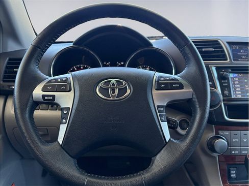 Used 2013 Toyota Highlander Limited AWD/4WD image 11