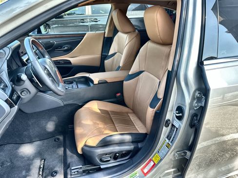 Used 2024 Lexus ES 350 Ultra Luxury w/ Accessory Package (Z2) FWD image 3