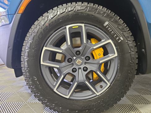 Used 2022 Rivian R1T Launch Edition AWD/4WD image 9