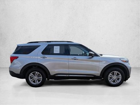 Used 2021 Ford Explorer XLT w/ Equipment Group 202A image 4