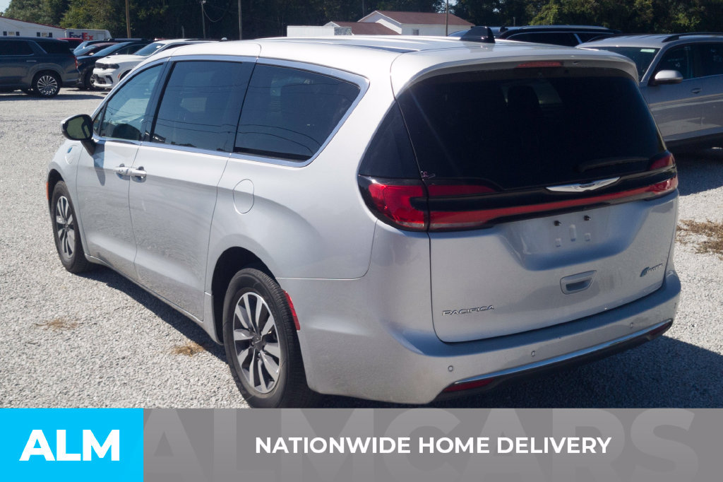Used 2023 Chrysler Pacifica Touring-L FWD image 4