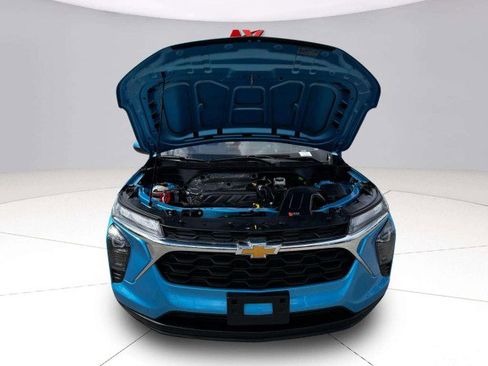 Used 2025 Chevrolet Trax LS w/ LS Convenience Package image 57