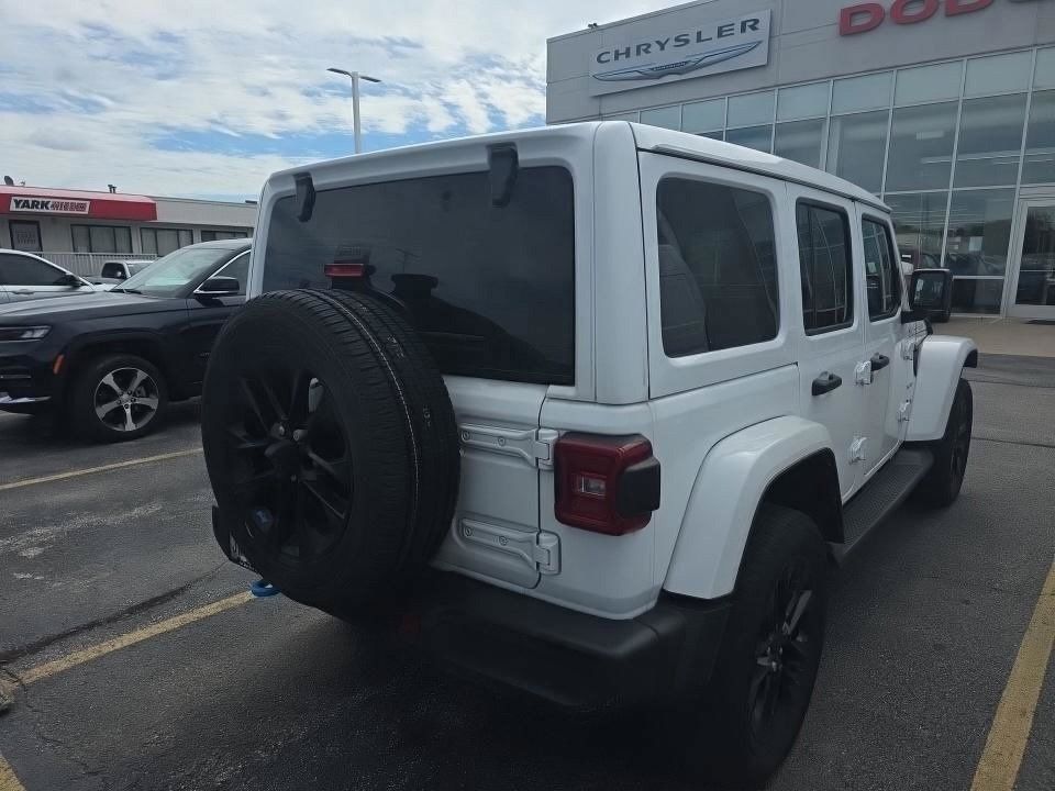 Used 2022 Jeep Wrangler Unlimited Sahara w/ Cold Weather Group AWD/4WD image 4