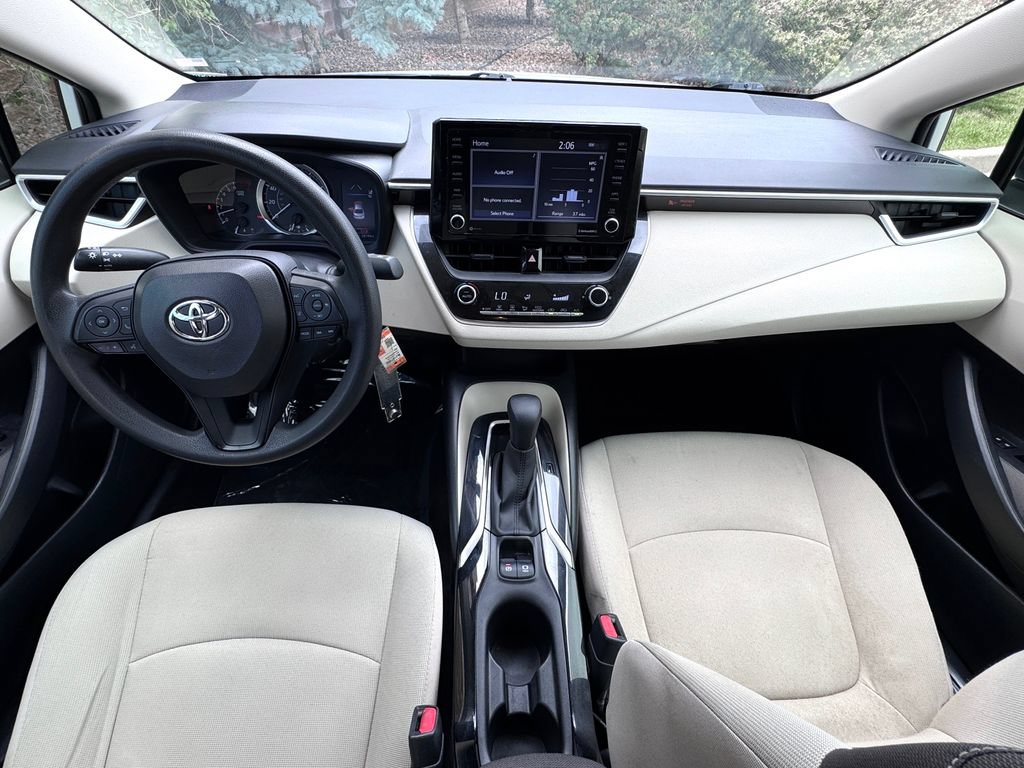 Used 2022 Toyota Corolla LE FWD image 30