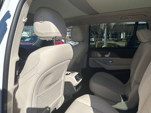 Used 2025 Mercedes-Benz GLS 450 4MATIC image 23