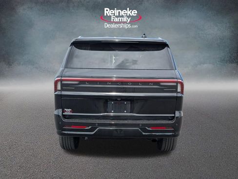 Used 2025 Lincoln Navigator Reserve AWD/4WD image 6