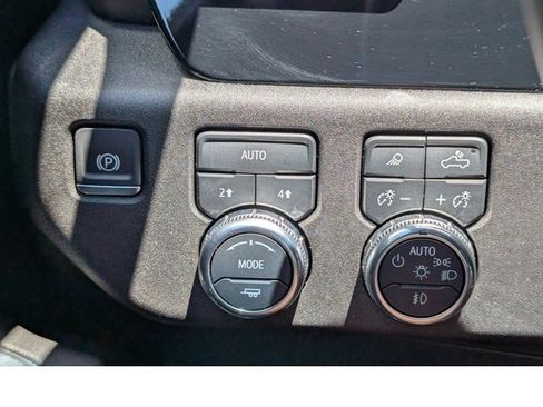 Used 2024 GMC Sierra 1500 SLT image 16