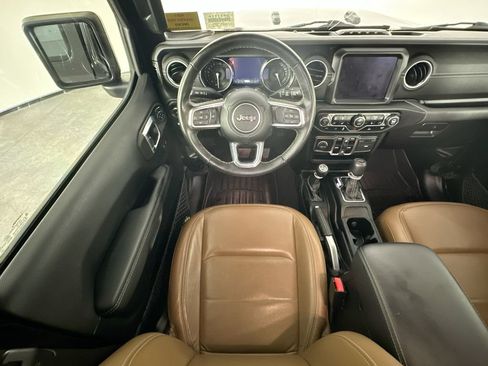 Used 2022 Jeep Wrangler Unlimited Sahara w/ Cold Weather Group AWD/4WD image 9