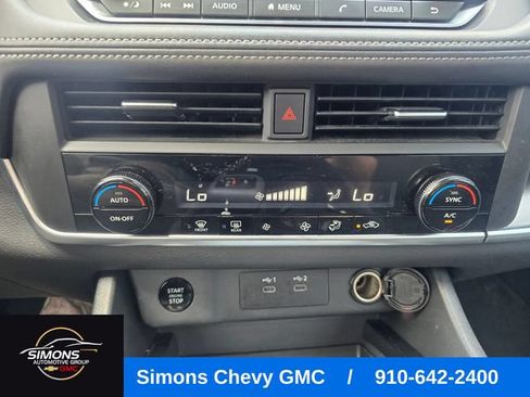Used 2025 Nissan Rogue SV FWD image 23