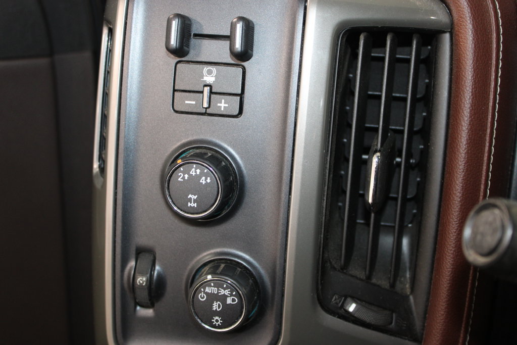 Used 2016 Chevrolet Silverado 3500 High Country w/ Duramax Plus Package AWD/4WD image 28