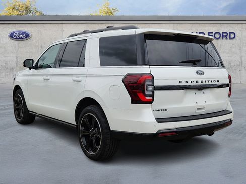 Used 2023 Ford Expedition Limited AWD/4WD image 4