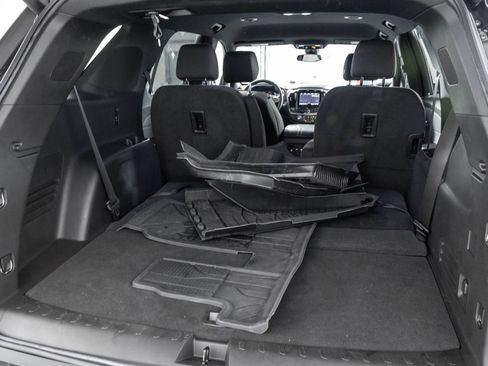 Used 2023 Chevrolet Traverse LT FWD image 36