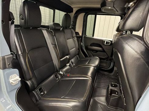 Used 2025 Jeep Gladiator Sport AWD/4WD image 39