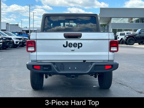 Used 2023 Jeep Gladiator Sport AWD/4WD image 6