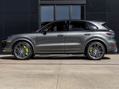 Certified 2023 Porsche Cayenne Turbo S image 2