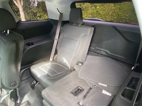Used 2022 GMC Acadia SLE FWD image 10