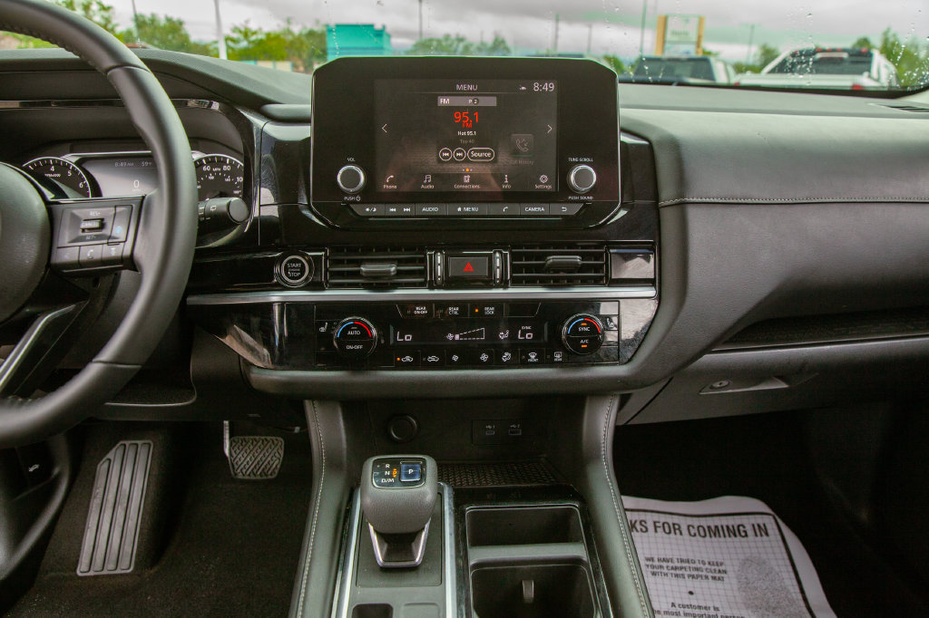 Used 2022 Nissan Pathfinder SV FWD image 16