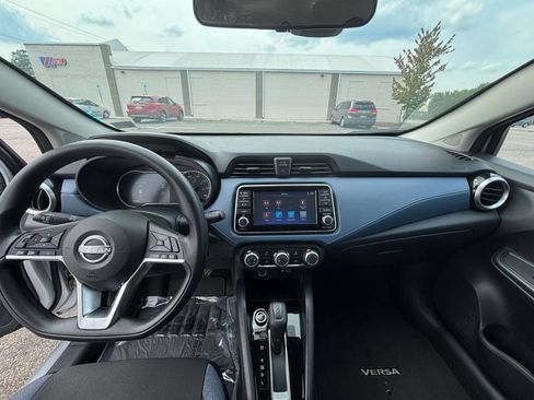 Used 2025 Nissan Versa SV FWD image 32