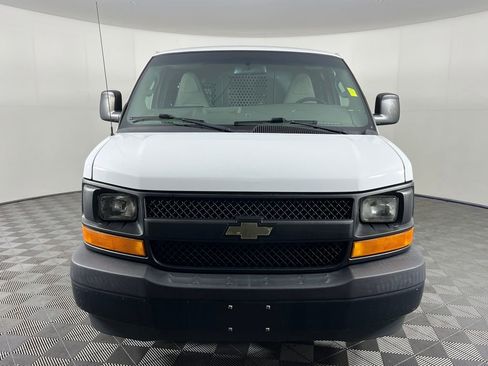 Used 2017 Chevrolet Express 2500 image 2