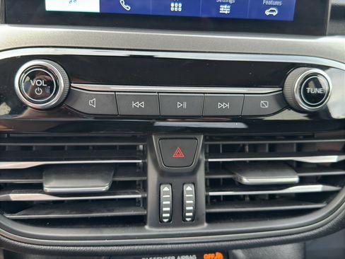 Used 2025 Ford Escape Active FWD image 18