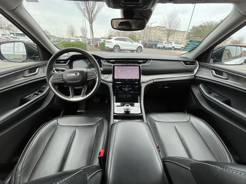 Used 2023 Jeep Grand Cherokee Limited image 34