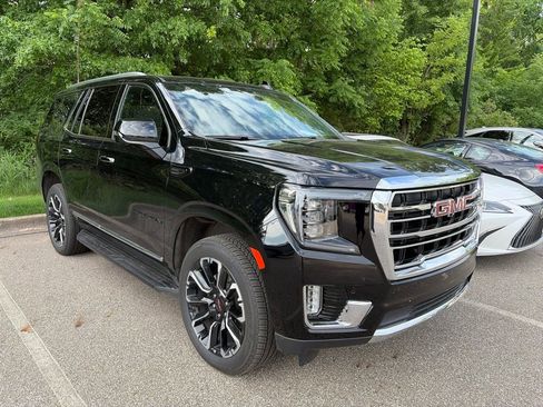 Used 2023 GMC Yukon SLT w/ SLT Premium Package AWD/4WD image 3