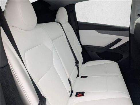 Used 2026 Tesla Model Y 2WD image 16