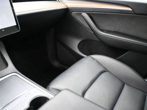 Used 2023 Tesla Model Y Long Range image 4