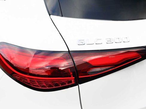 Used 2026 Mercedes-Benz GLC 300 4MATIC image 12