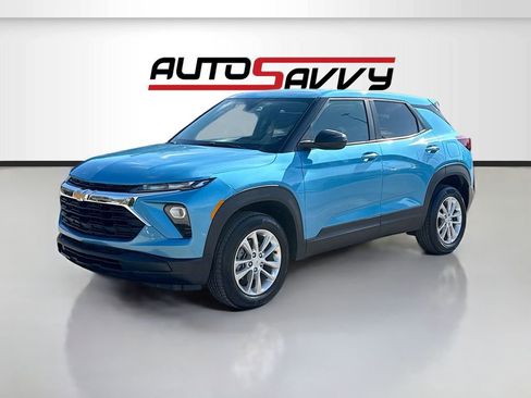 Used 2025 Chevrolet TrailBlazer LS w/ LS Convenience Package AWD/4WD image 3