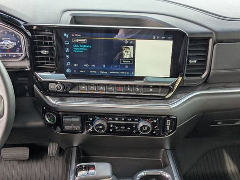 Used 2025 Chevrolet Silverado 1500 LTZ image 17