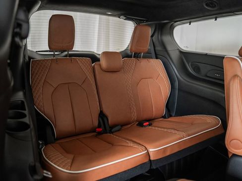 New 2026 Chrysler Pacifica Pinnacle image 33