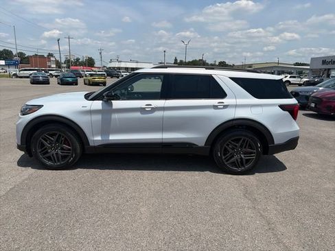 New 2026 Ford Explorer ST-Line w/ ST-Line Street Pack RWD image 3