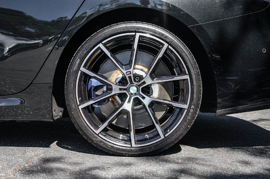Used 2026 BMW M850i xDrive w/ M Carbon Exterior Package AWD/4WD image 8