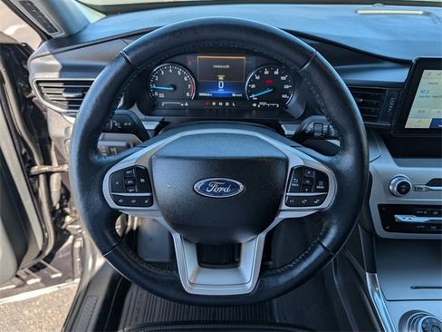 Used 2022 Ford Explorer XLT w/ Equipment Group 202A image 14