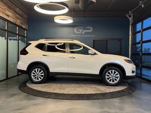 Used 2020 Nissan Rogue SV AWD/4WD image 2