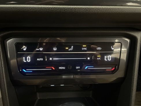 Used 2024 Volkswagen Tiguan SE AWD/4WD image 11