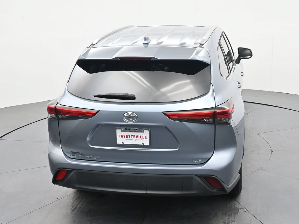 Used 2022 Toyota Highlander XLE FWD image 25