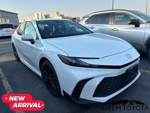 Used 2026 Toyota Camry SE w/ Convenience Package FWD image 1