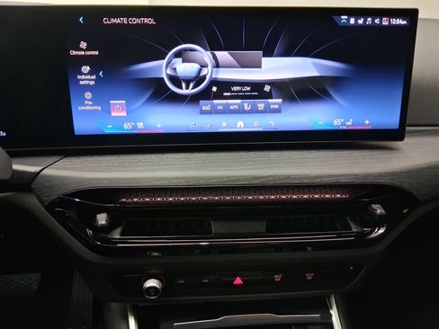 New 2026 BMW 330i Sedan w/ Convenience Package RWD image 37