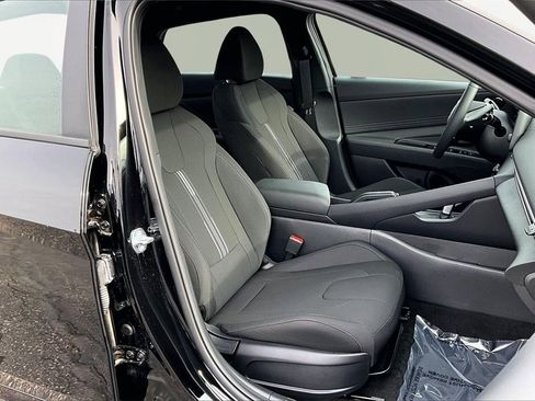 Used 2025 Hyundai Elantra Sport image 7