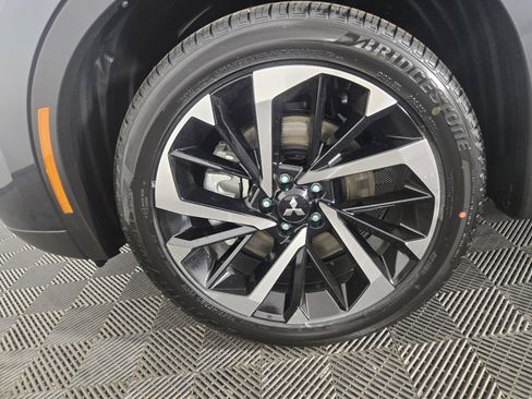 New 2025 Mitsubishi Outlander SE image 35