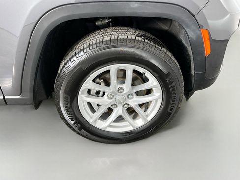 Used 2025 Jeep Grand Cherokee Laredo X w/ Luxury Tech Group I RWD image 37