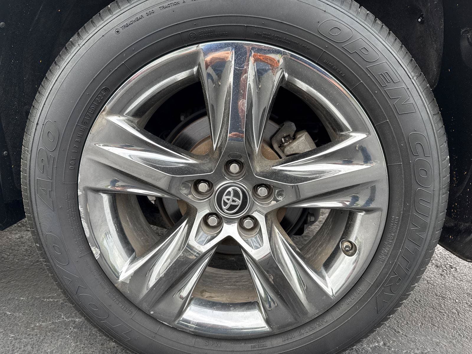 Used 2019 Toyota Highlander Limited Platinum AWD/4WD image 32