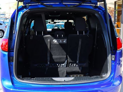 Used 2020 Chrysler Pacifica Touring w/ S Appearance Package FWD image 24